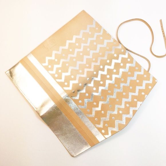 Alana Hadid X Lou & Grey Leather Clutch - Picture 4 of 8